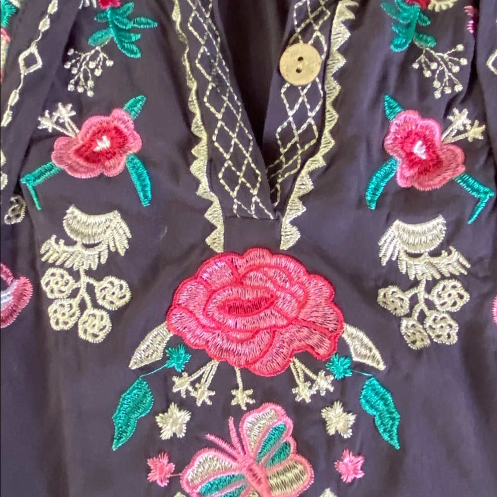 Beautiful Blouse - Picture 6 of 12